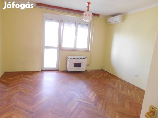 3 SZOBÁA, ERKÉLYES jó állapotú lakás eladó a Károlyi Antal utcában