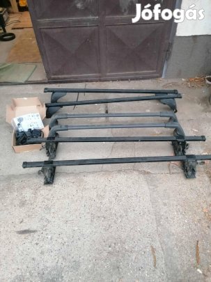 3 Tetöcsomagtartó egyben eladó, az egyik Thule