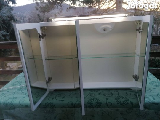 3 ajtós, jó minőségű tükrösszekrény eladó!
