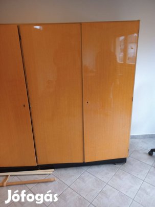 3 ajtós szekrény
