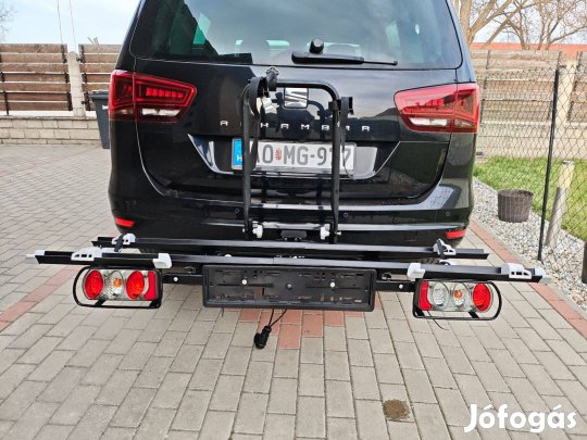 3 bringás Eufab kerékpártartó vonóhorogra. Zárható. Dönthető