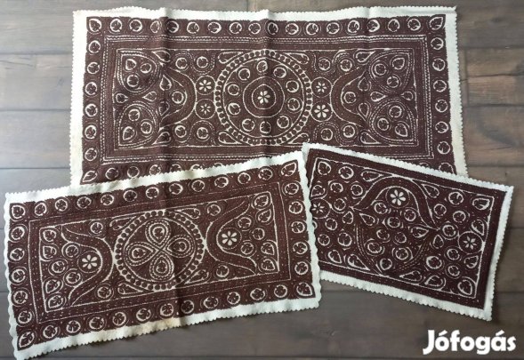 3 db. gyönyörű kézimunka együtt 2 Asztal/fali terítő + 1 párnahuzat