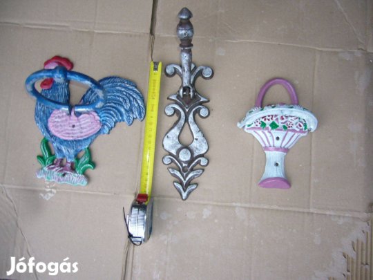 3 db ajtókopotató öntvény ,