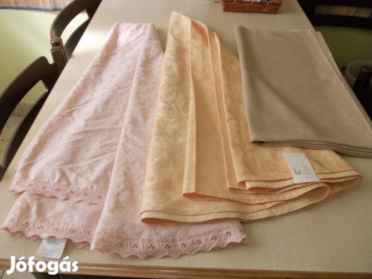 3 db asztalterítő egyben/C