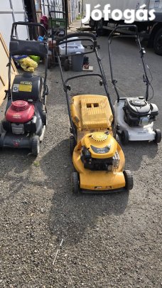 3 db benzines fűnyíró. 