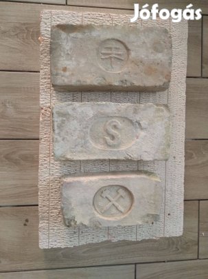 3 db címeres tégla