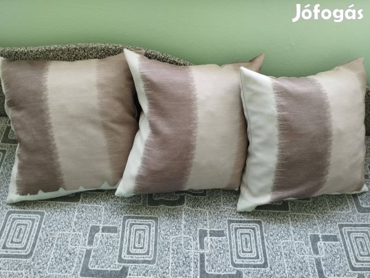 3 db díszpárna eladó. 42 x 42 cm