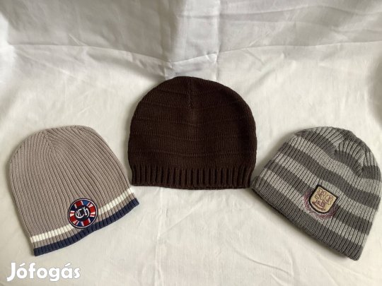 3 db fiú kötött sapka