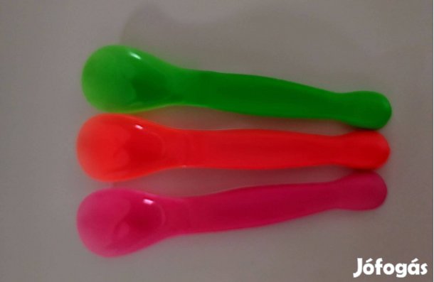 3 db műanyag baba kanál + 2 db ajándék