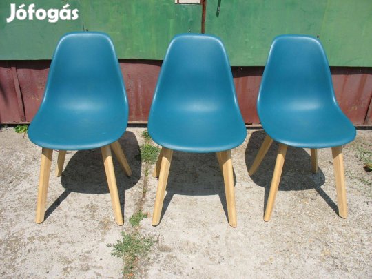 3 db műanyag étkezőszék