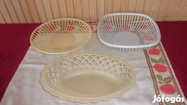 3 db retro régi kenyér kínáló és 1 db NDK saláta csipesz