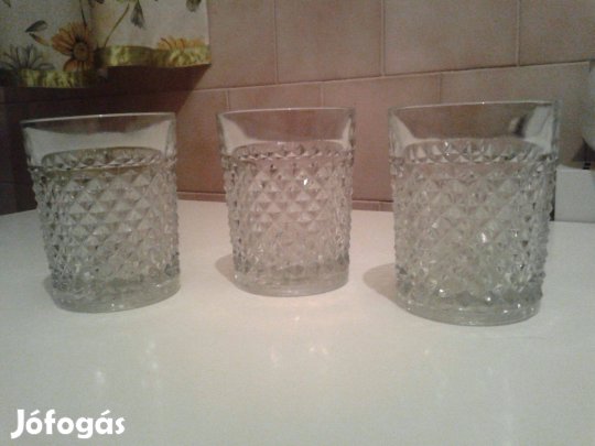 3 db whiskys pohár egyben 2.500,-Ft