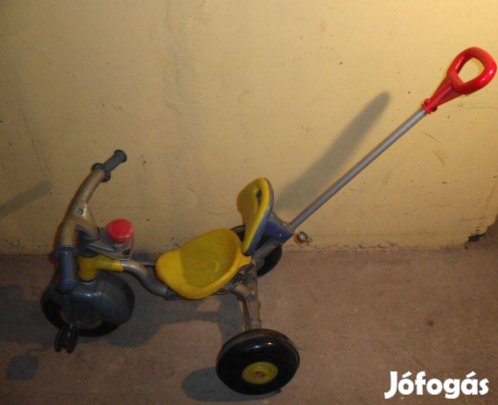 3 erekű tricikli kisgyerekeknek leszerelhető rásegítő karos kormányzá