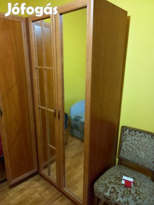 3 gardrób szekrény