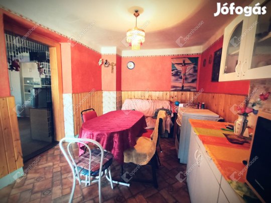 3 generációs családiház Lábatlan csendes részén