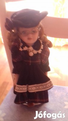 3 különböző Német porcelán baba állványon 30cm