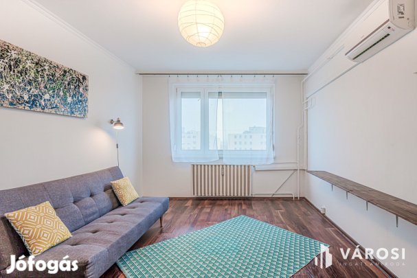 3 különnyíló szobás, panelprogramos lakás - felső szinten