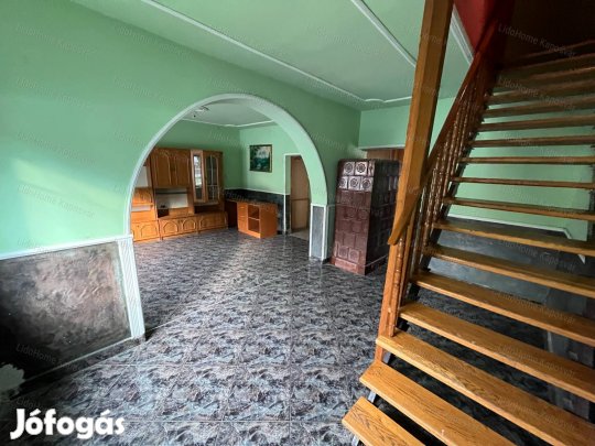 3 lakrészes családi ház eladó