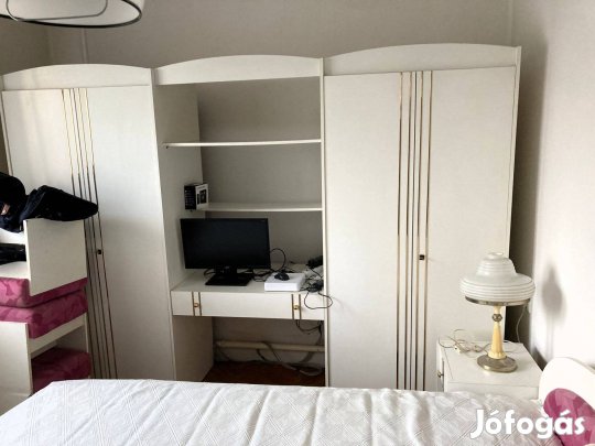 3 reszes feher szekrenysor 267 x 200 cm