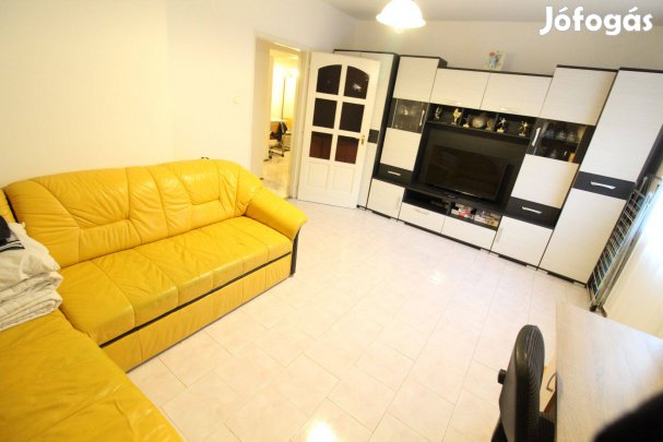 3 szobás, 1. emeleti tégla lakás garázs lehetőséggel