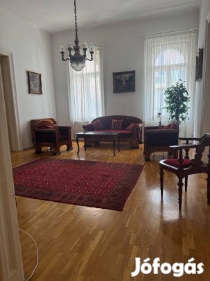 3 szobás polgári lakás az Akácfa utcában