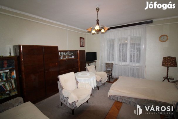 3 szobás tégla ház Gyulán a magyarvárosi részen.