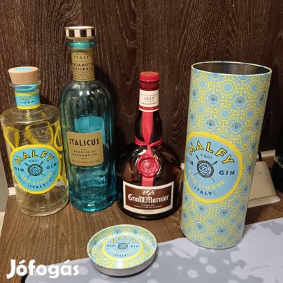 3 üveg italos palack +1 díszdoboz ,hibátlan,külön is!szettár!üres