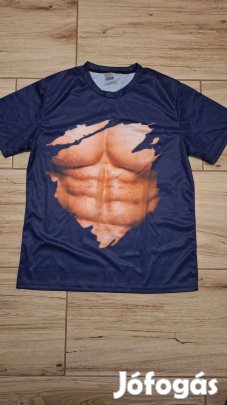 3d hatású gyúrós test férfi póló, izmos férfi felsőtesttel