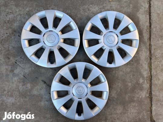 3db Skoda 15-ös gyári disztárcsa szép állapotban!