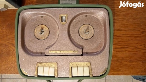 3db szalagos, orsós magnó, Terta 811