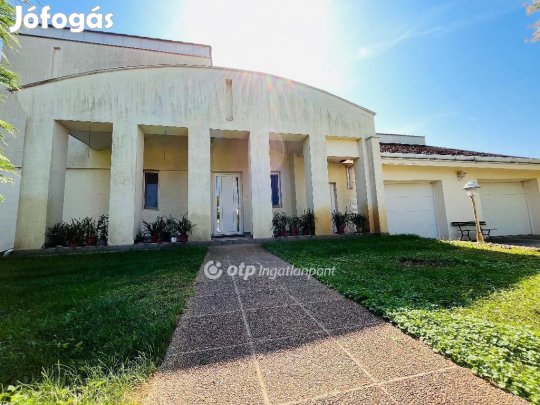 400 nm-es ház eladó Debrecen