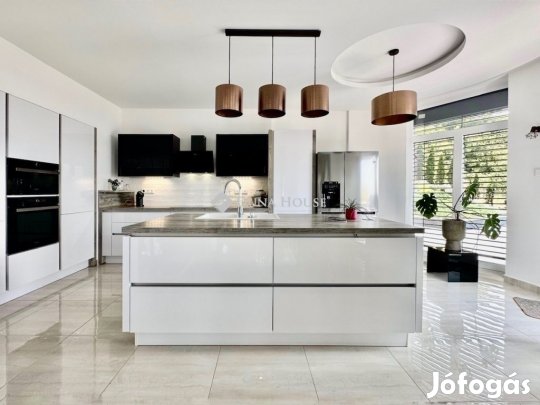 400 nm-es ház eladó Pécs