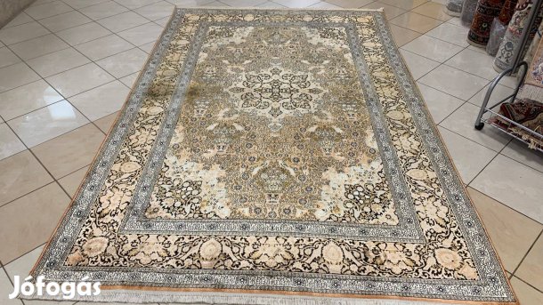 4062 Meseszép Kasmíri selyem Isfahan kézi perzsa szőnyeg 210X325CM