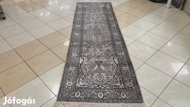 4074 Álomszép Kasmíri selyem Isfahan kézi perzsa futó szőnyeg 90X300CM