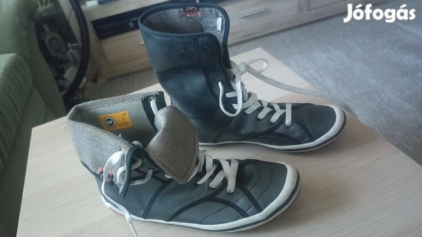 40 Caterpillar CAT magasszárú cipő - jó állapotban