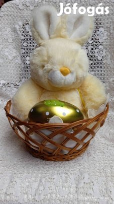40 cm-es vadiúj makulátlan plüss nyuszi fémtojással kosárban