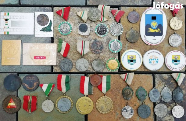 40 db-os sportérem és plakett gyűjtemény eladó !