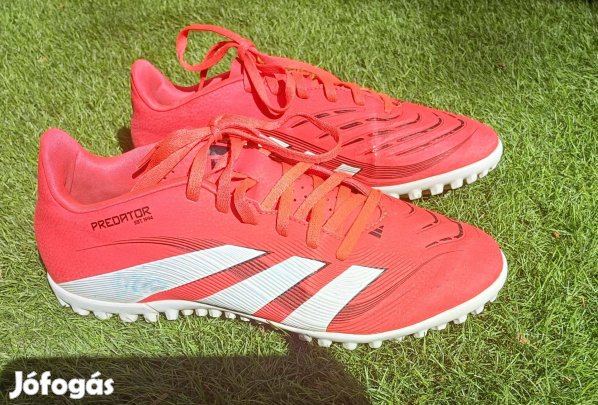 40-es Adidas Predator focicipő
