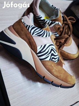 40-es Új Tamaris női félcipő