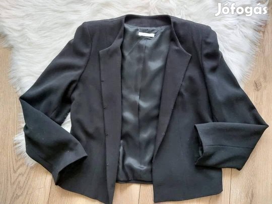 40-es, fekete Amanda márkájú dobozszerű blézer