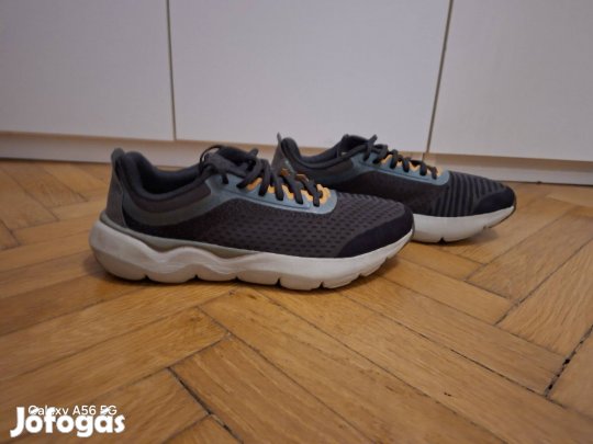 40-es, jó állapotú, Kalenji férfi sportcipő 