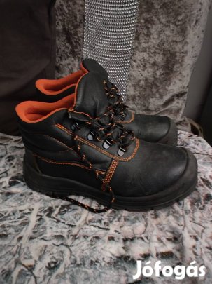 40-es férfi bakancs