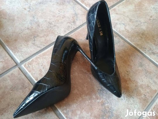 40-es magassarkú cipő eladó