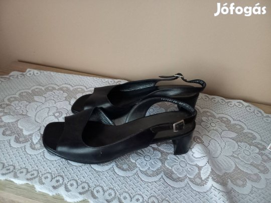 40-es méretű Salamander bőr szandál