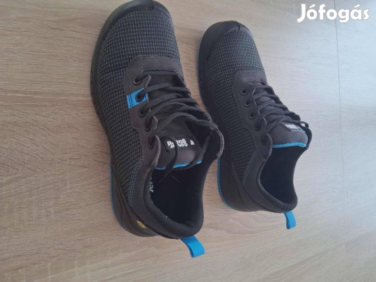 40-es méretű munkavédelmi cipő