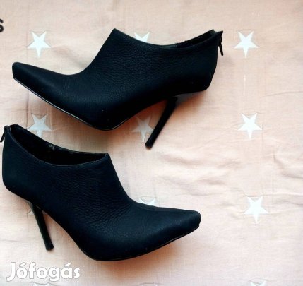40-es női magas sarkú cipő