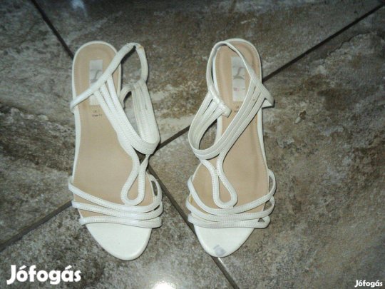 40-es női szandál
