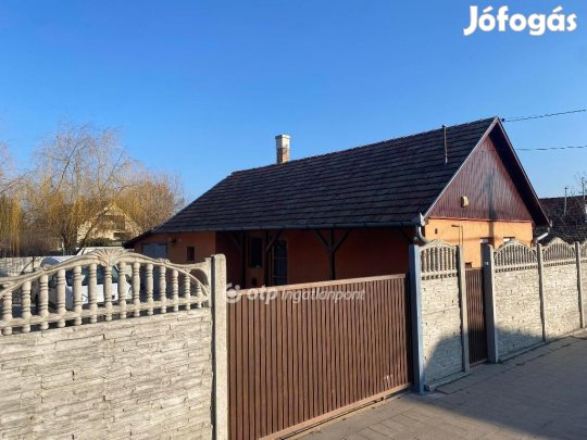 40 nm-es ház eladó Abony