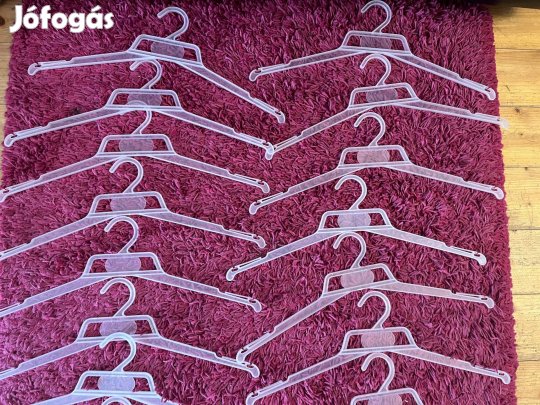 40db műanyag ruha fogas, ruhafogas vállfa!