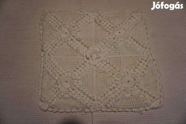 40x44 sm.-es fehér riselt, és hímzett párnahutat eladó